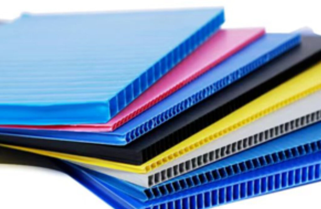 How Can Businesses Choose Between Corrugated Plastic, PVC, and Aluminum Signage?