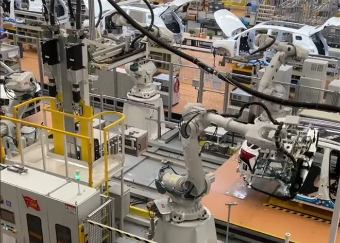 Mechatronics Technology for Intelligent Automotive Manufacturing: Servo Control, Bus Integration and Vision Inspection